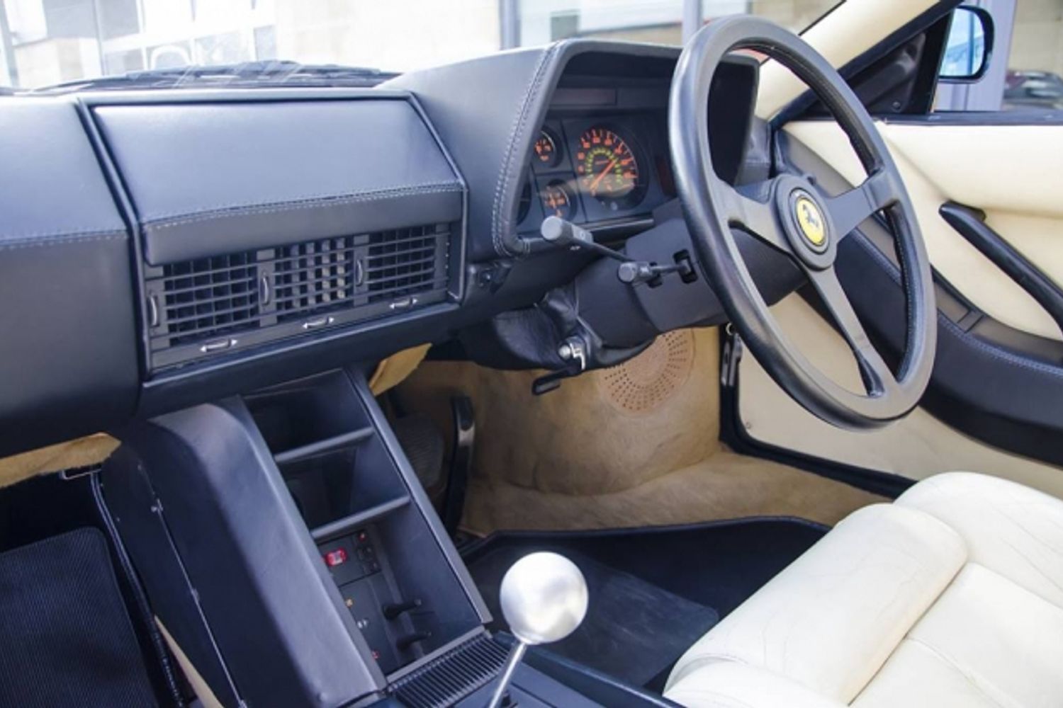 FERRARI TESTAROSSA COUPE 2dr