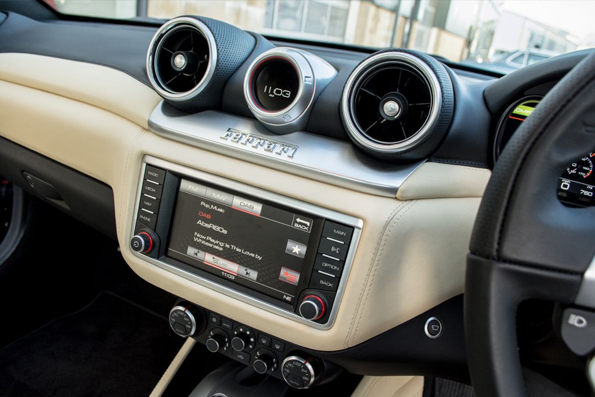 FERRARI CALIFORNIA CONVERTIBLE T Auto [HELE]