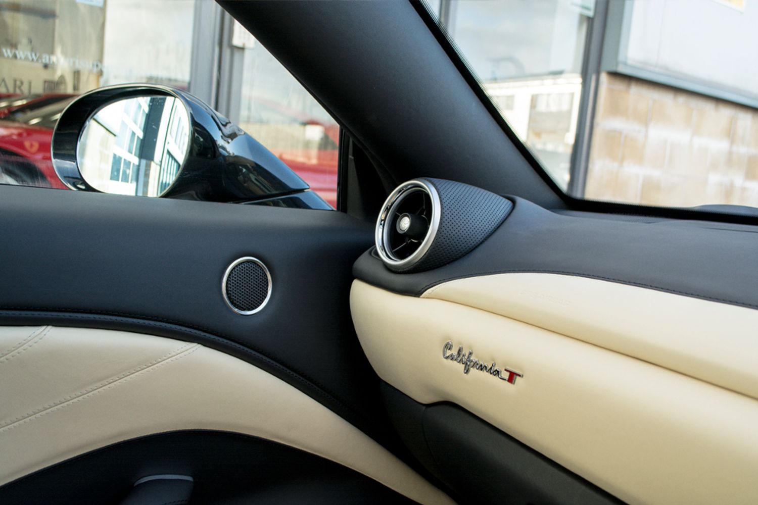 FERRARI CALIFORNIA CONVERTIBLE T Auto [HELE]