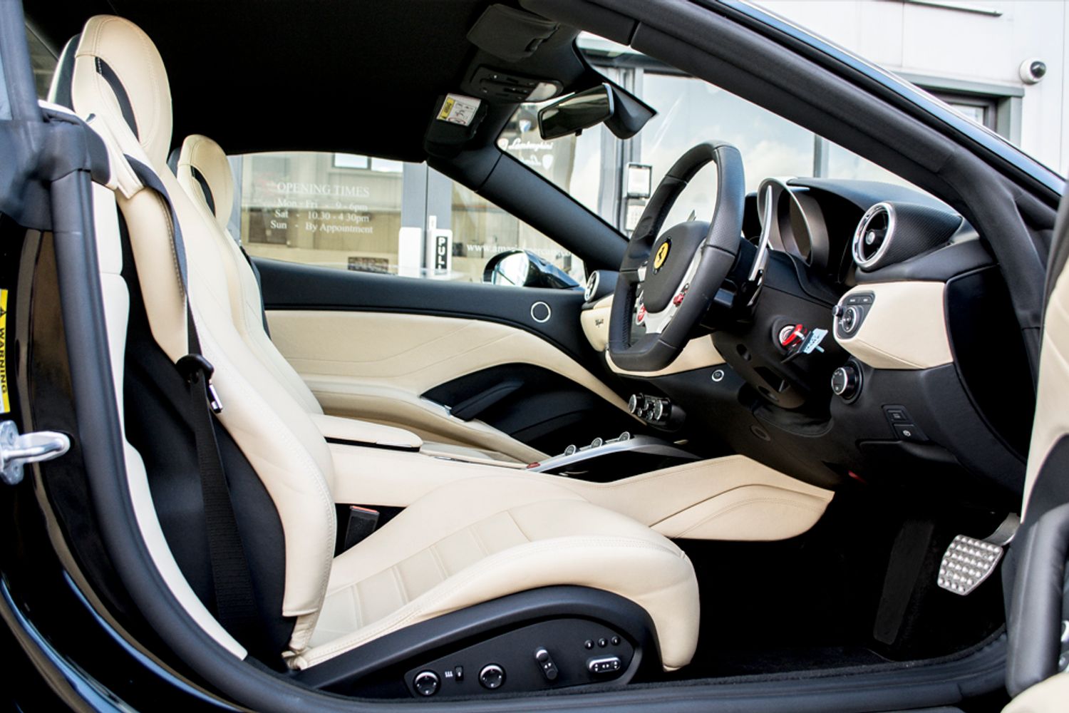 FERRARI CALIFORNIA CONVERTIBLE T Auto [HELE]