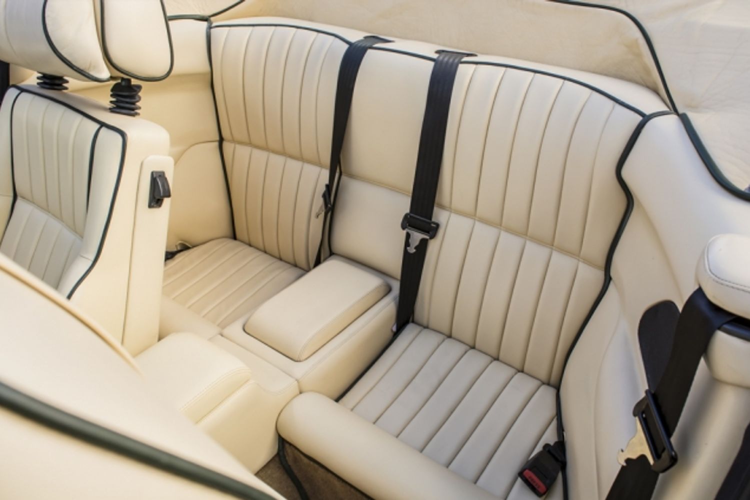 ASTON MARTIN VIRAGE CONVERTIBLE Volante Auto