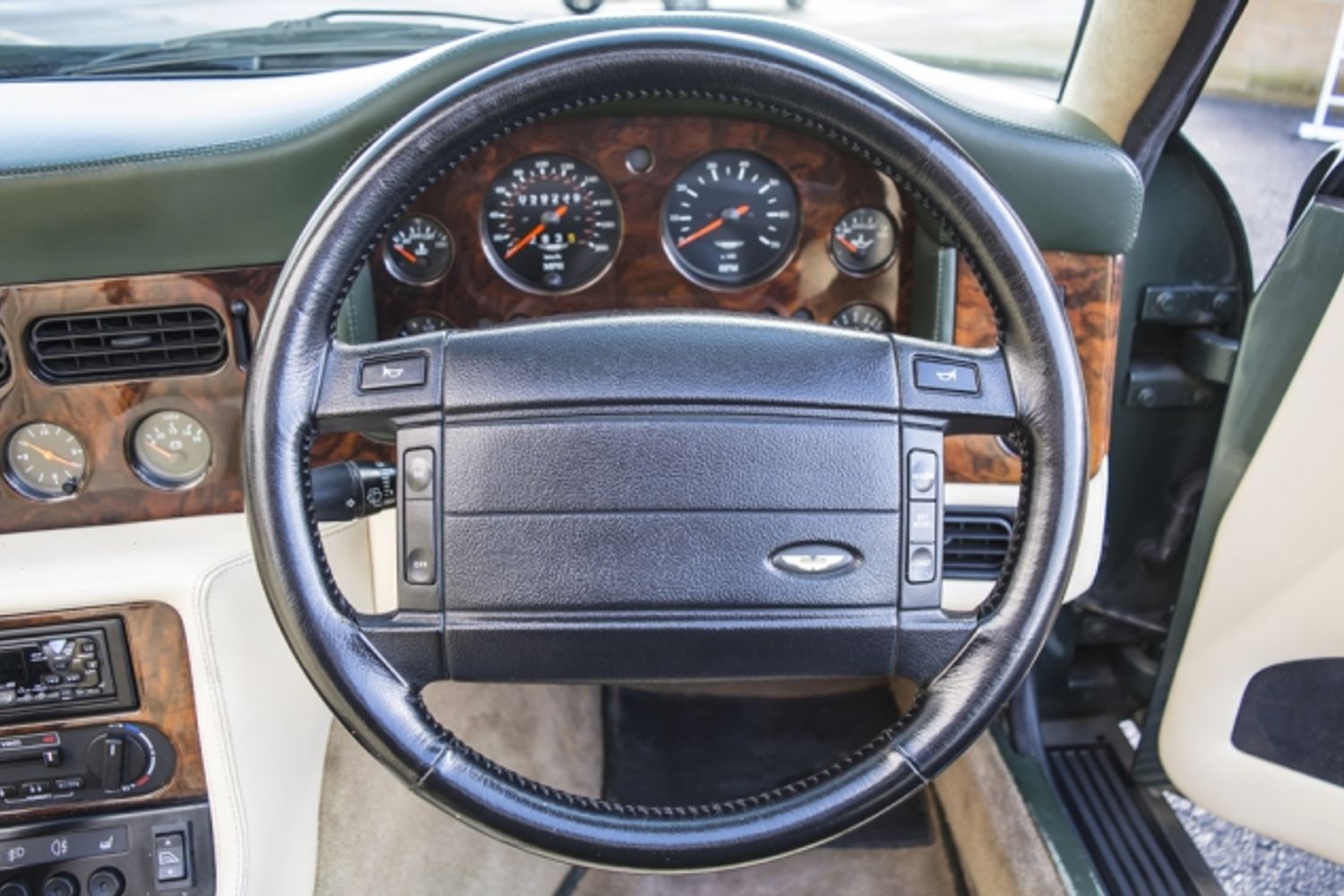 ASTON MARTIN VIRAGE CONVERTIBLE Volante Auto