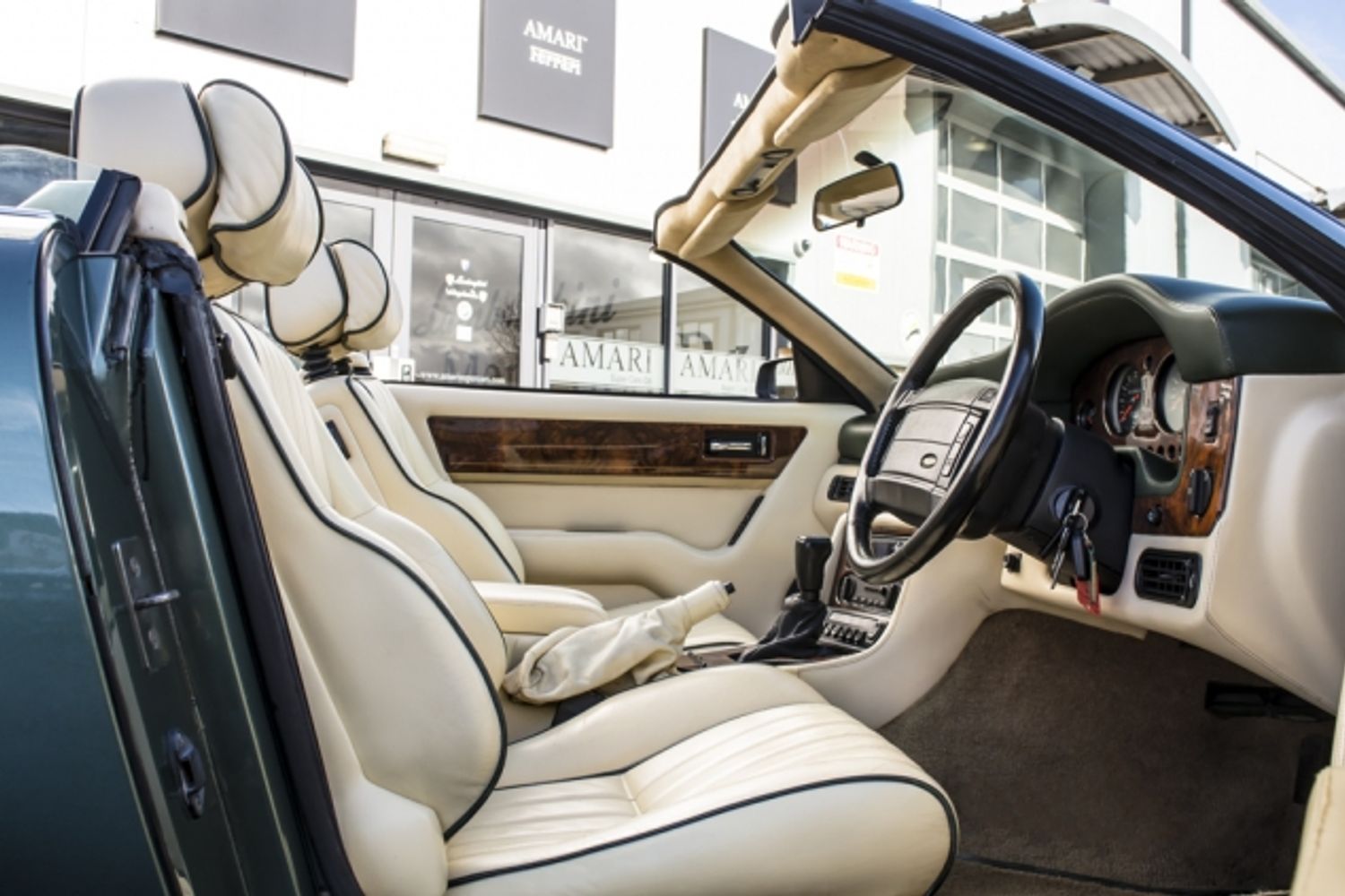 ASTON MARTIN VIRAGE CONVERTIBLE Volante Auto