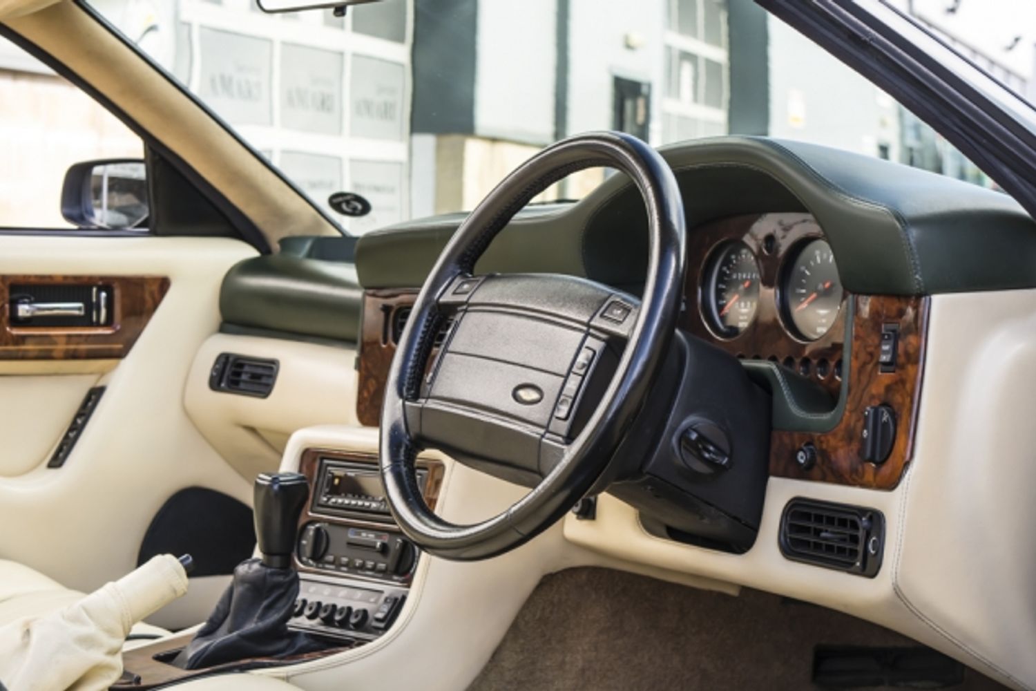 ASTON MARTIN VIRAGE CONVERTIBLE Volante Auto
