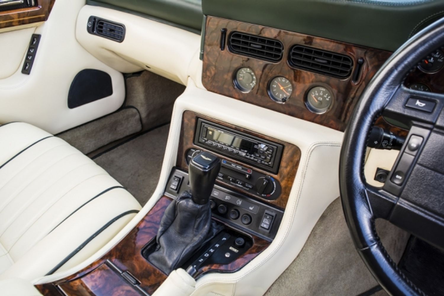 ASTON MARTIN VIRAGE CONVERTIBLE Volante Auto