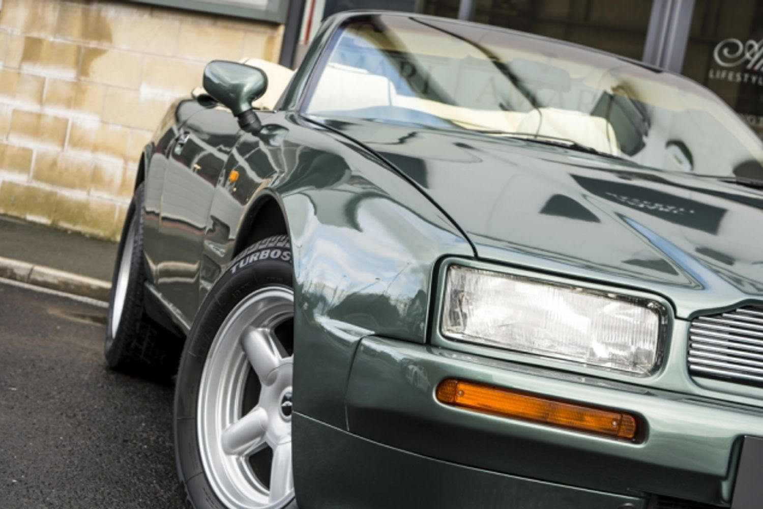 ASTON MARTIN VIRAGE CONVERTIBLE Volante Auto
