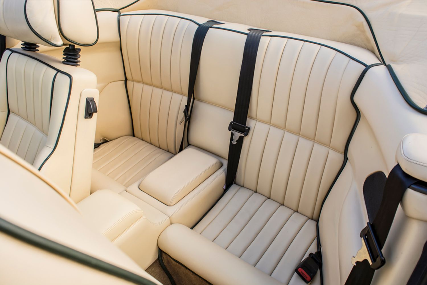 ASTON MARTIN VIRAGE CONVERTIBLE Volante Auto