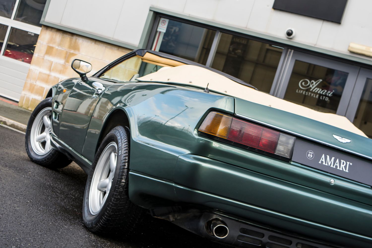 ASTON MARTIN VIRAGE CONVERTIBLE Volante Auto