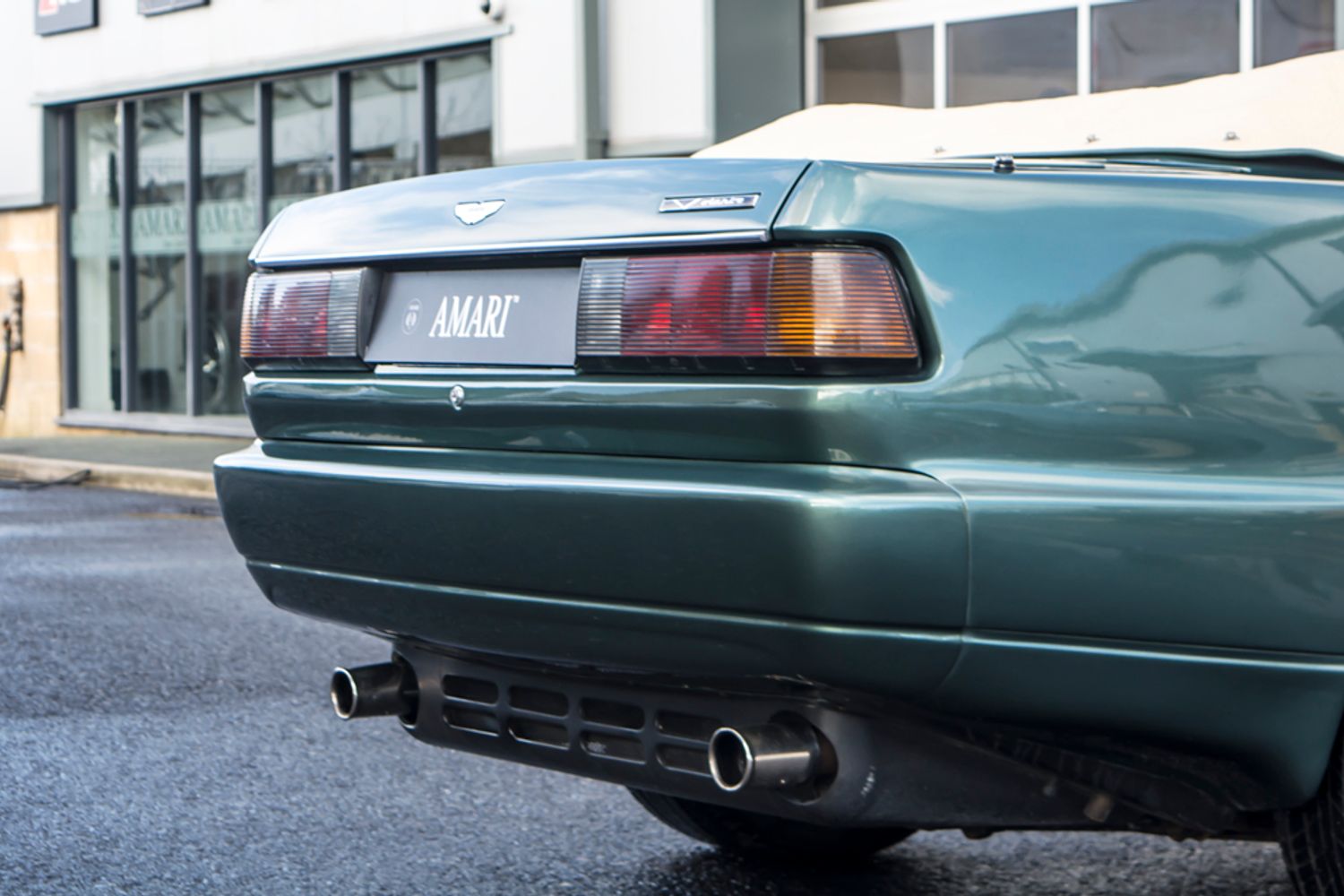 ASTON MARTIN VIRAGE CONVERTIBLE Volante Auto