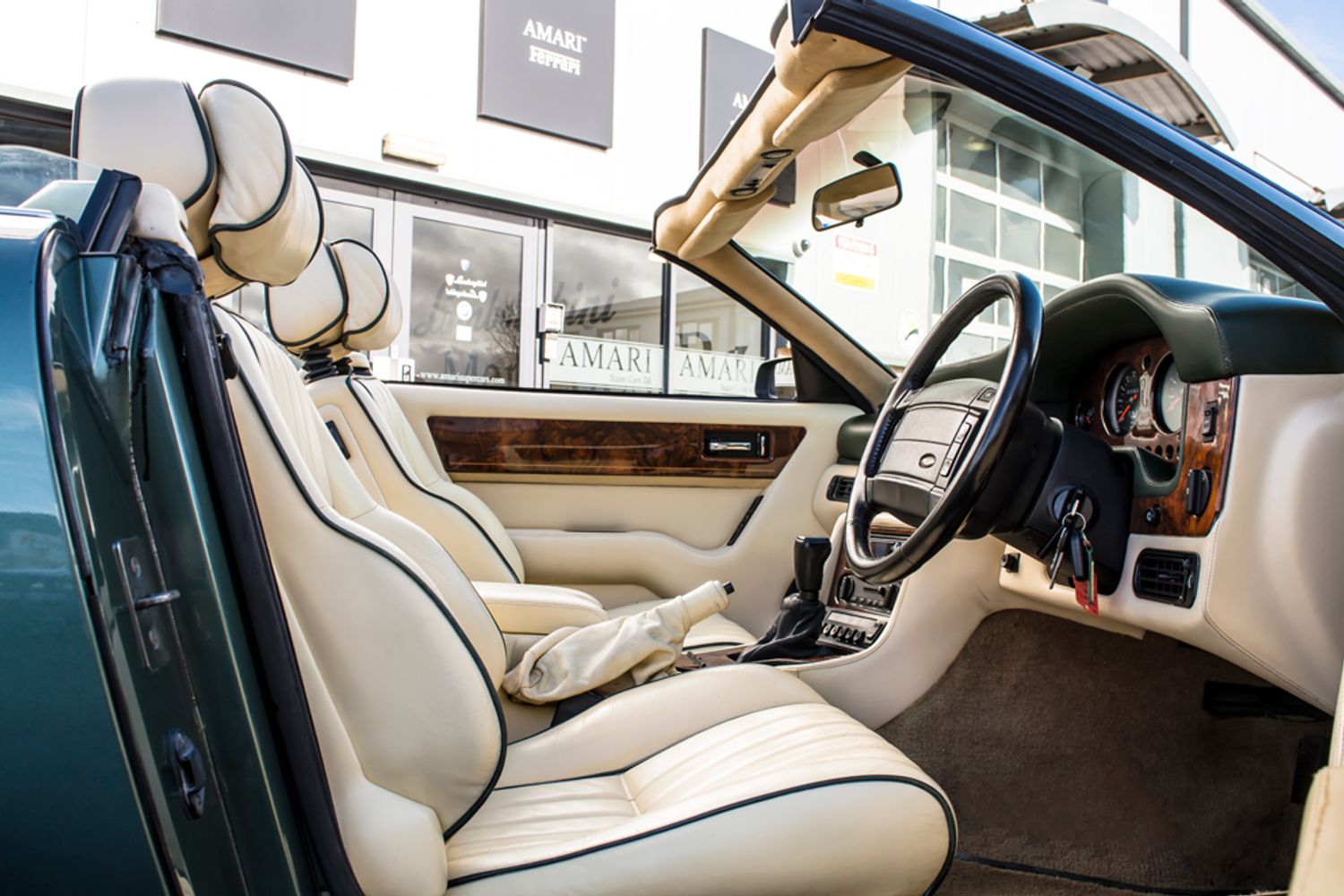 ASTON MARTIN VIRAGE CONVERTIBLE Volante Auto