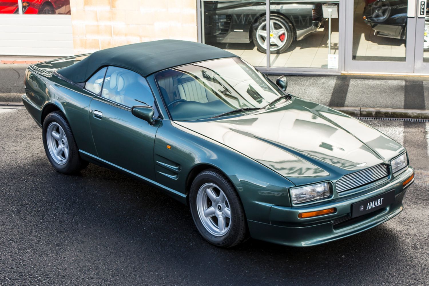 ASTON MARTIN VIRAGE CONVERTIBLE Volante Auto