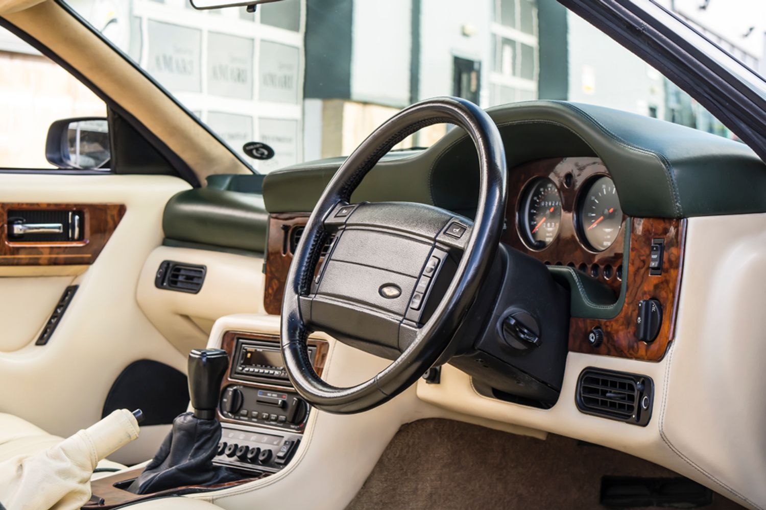 ASTON MARTIN VIRAGE CONVERTIBLE Volante Auto