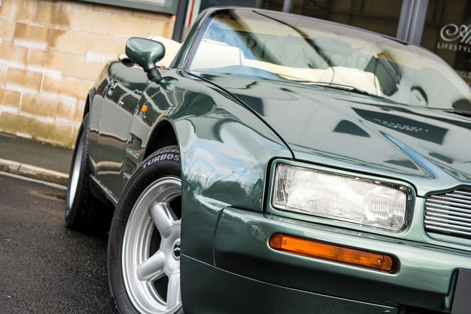 ASTON MARTIN VIRAGE CONVERTIBLE Volante Auto