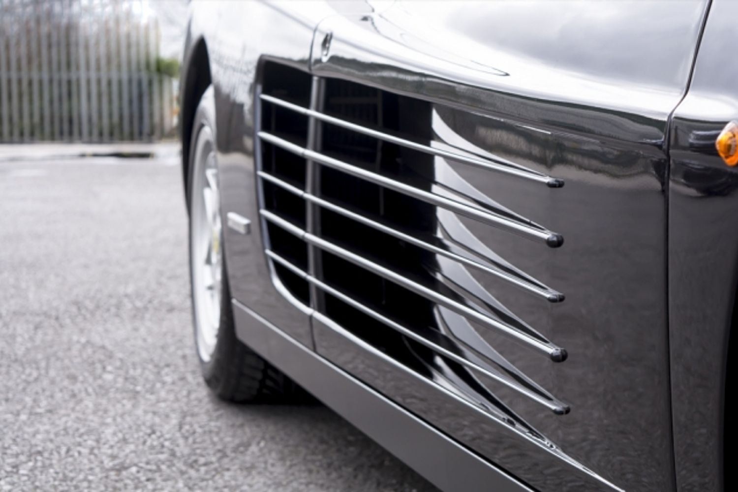 FERRARI TESTAROSSA COUPE 2dr