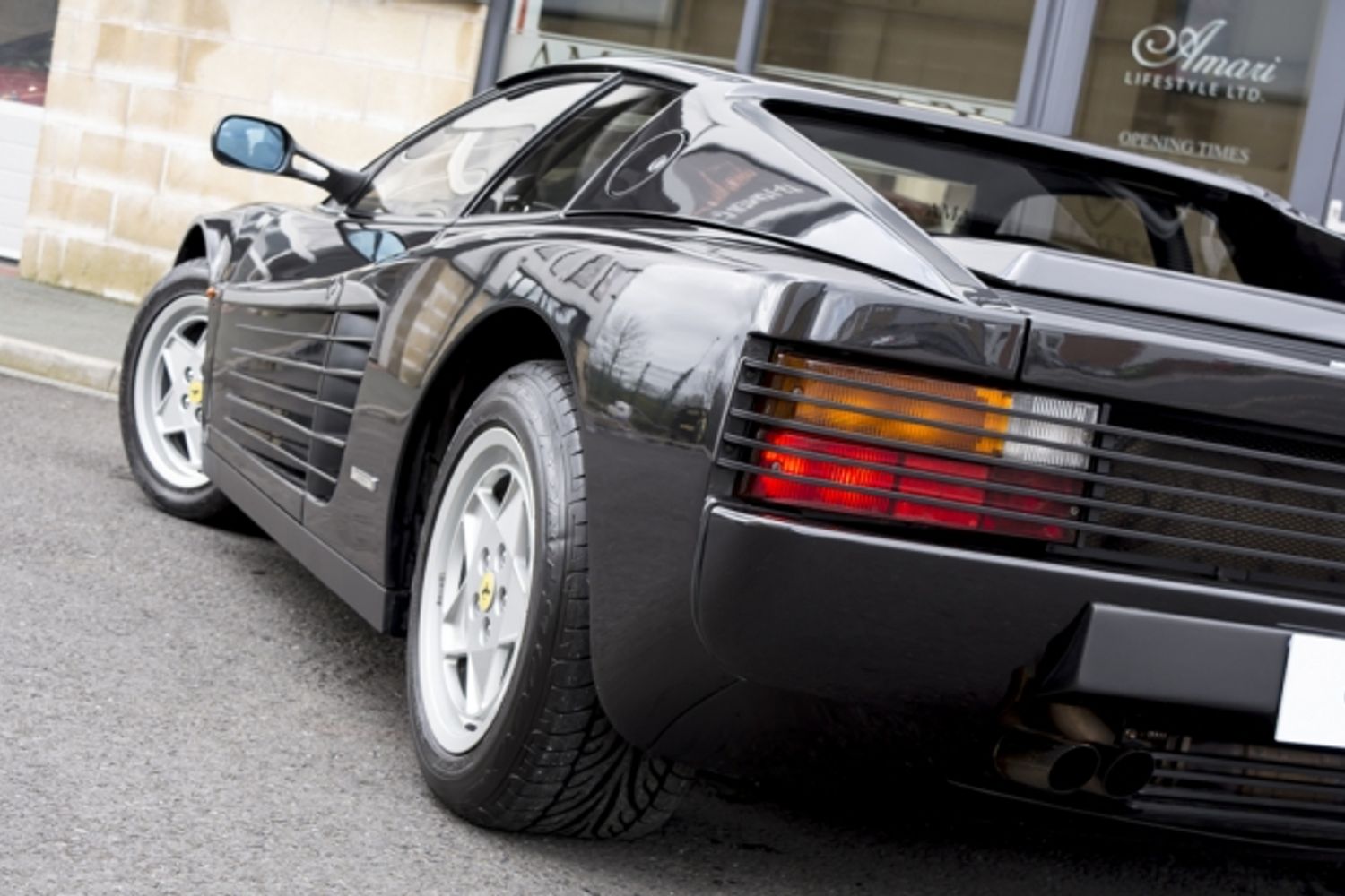 FERRARI TESTAROSSA COUPE 2dr