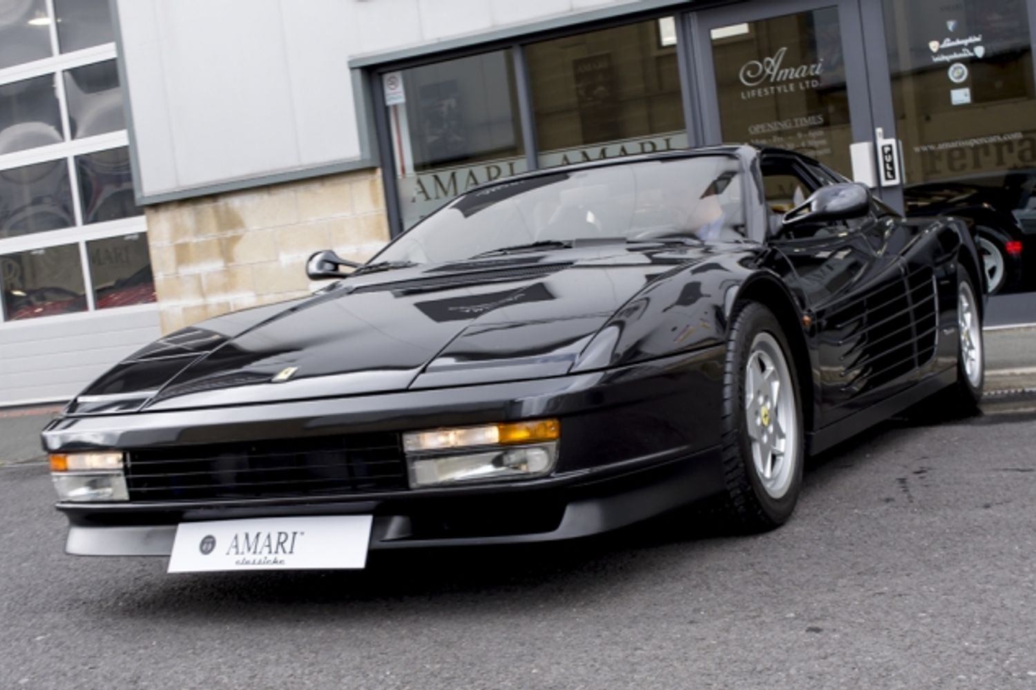 FERRARI TESTAROSSA COUPE 2dr