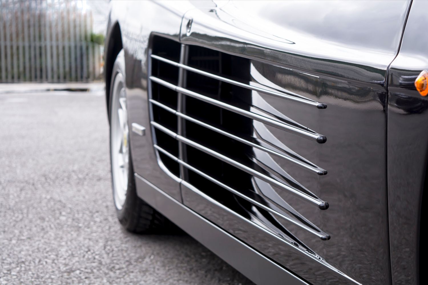 FERRARI TESTAROSSA COUPE 2dr