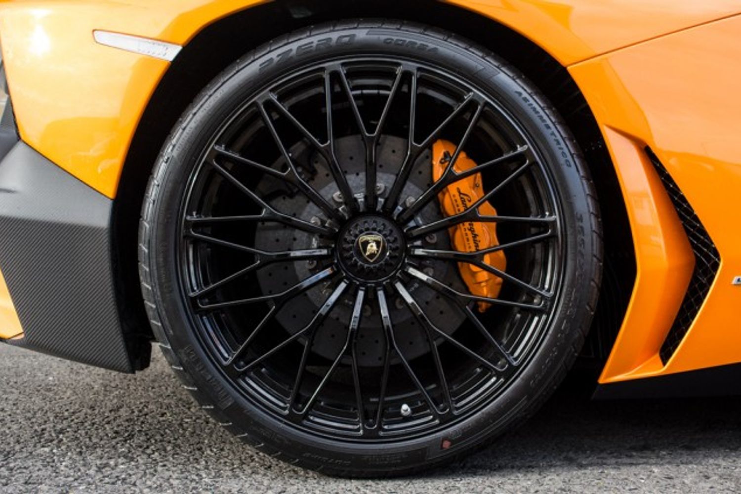LAMBORGHINI Aventador LP750-4 SV Superveloce