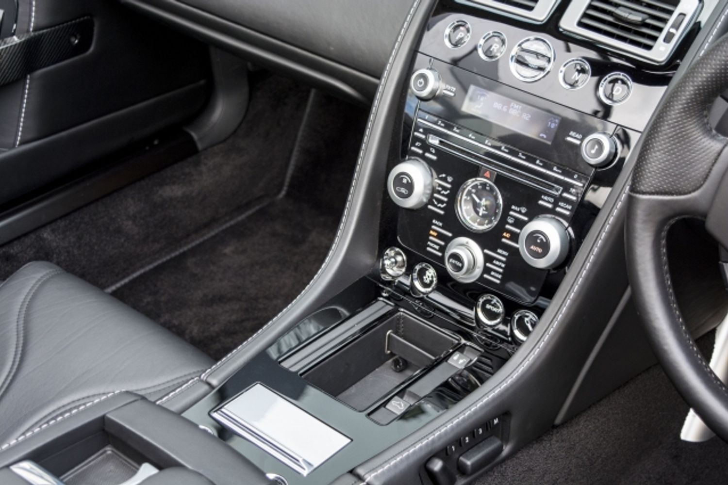 ASTON MARTIN Volante Touchtronic DBS Volante