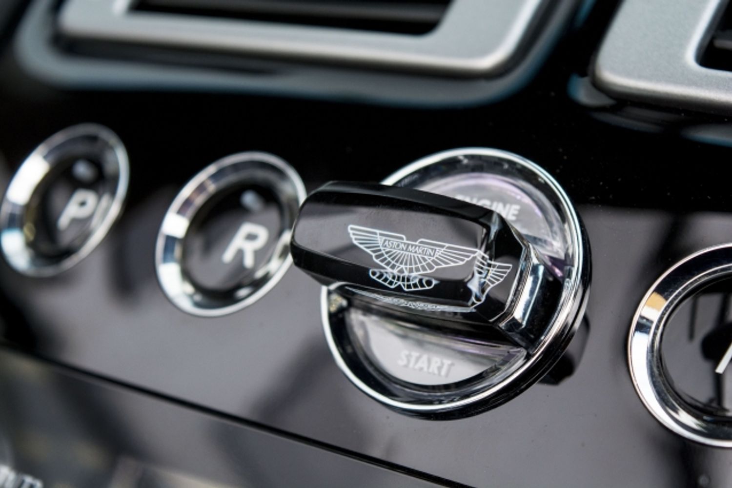 ASTON MARTIN Volante Touchtronic DBS Volante