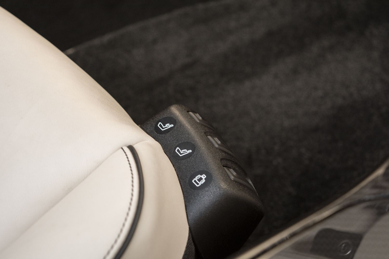 MERCEDES-BENZ SLS CONVERTIBLE 6.2 SLS AMG ROADSTER 2DR AUTOMATIC