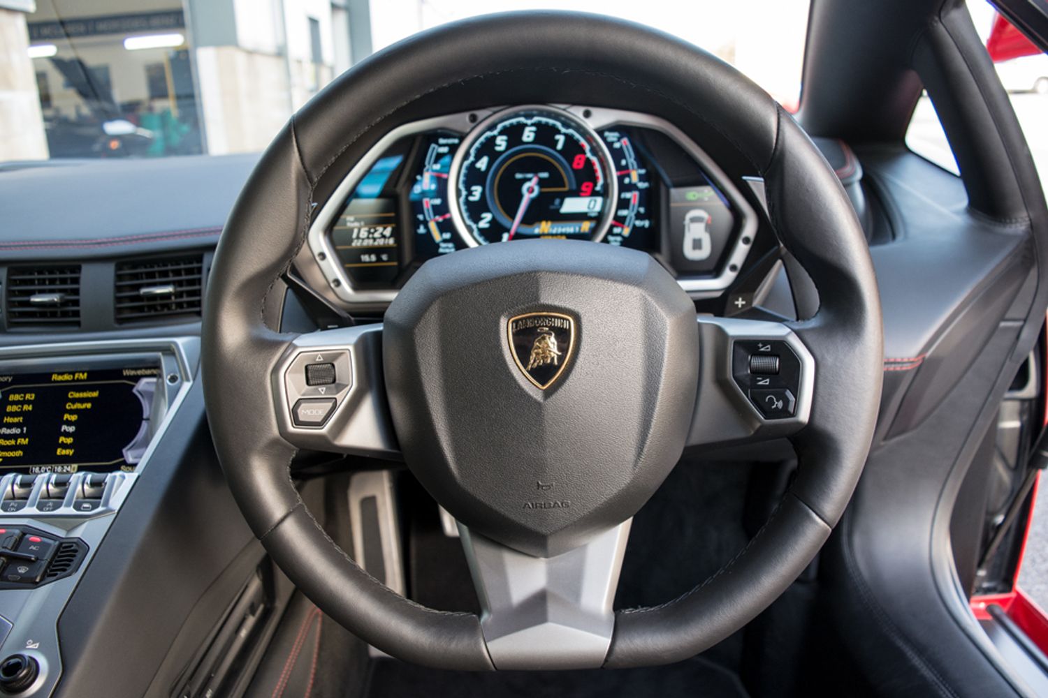 LAMBORGHINI AVENTADOR COUPE 6.5 LP 700-4 2DR SEMI AUTO