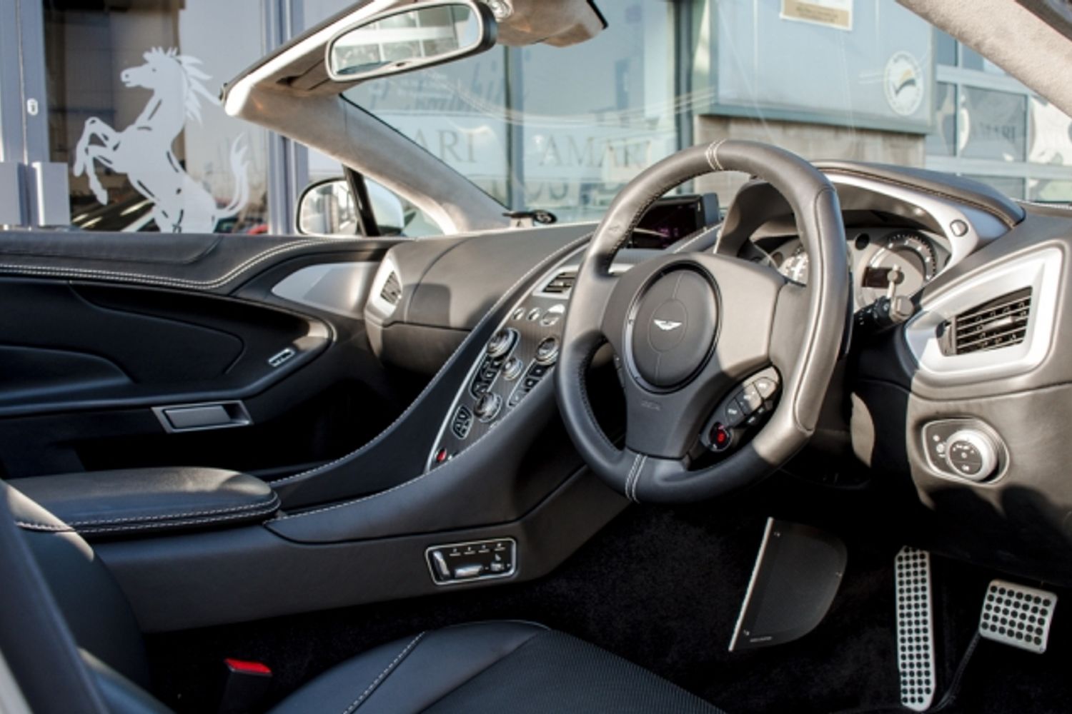 ASTON MARTIN Vanquish Volante Carbon Edition - Touchtronic II