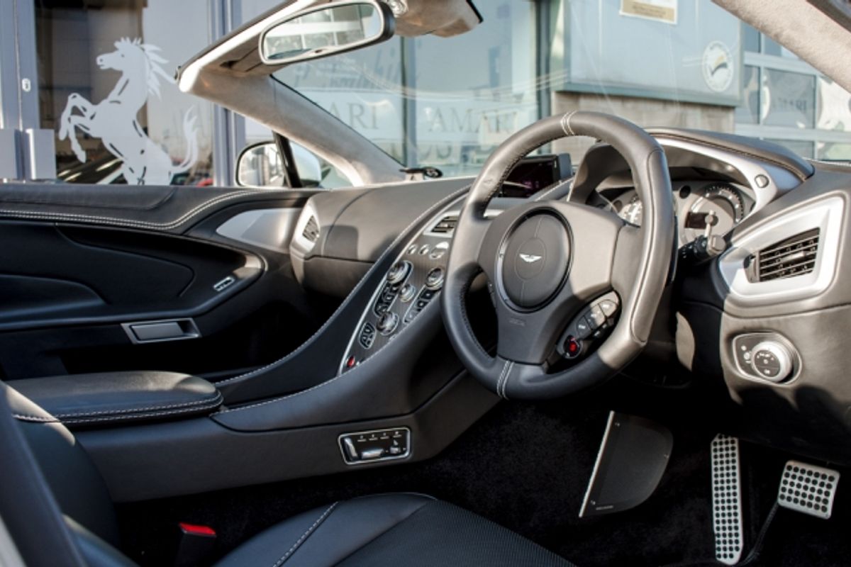 ASTON MARTIN Vanquish Volante Carbon Edition - Touchtronic II