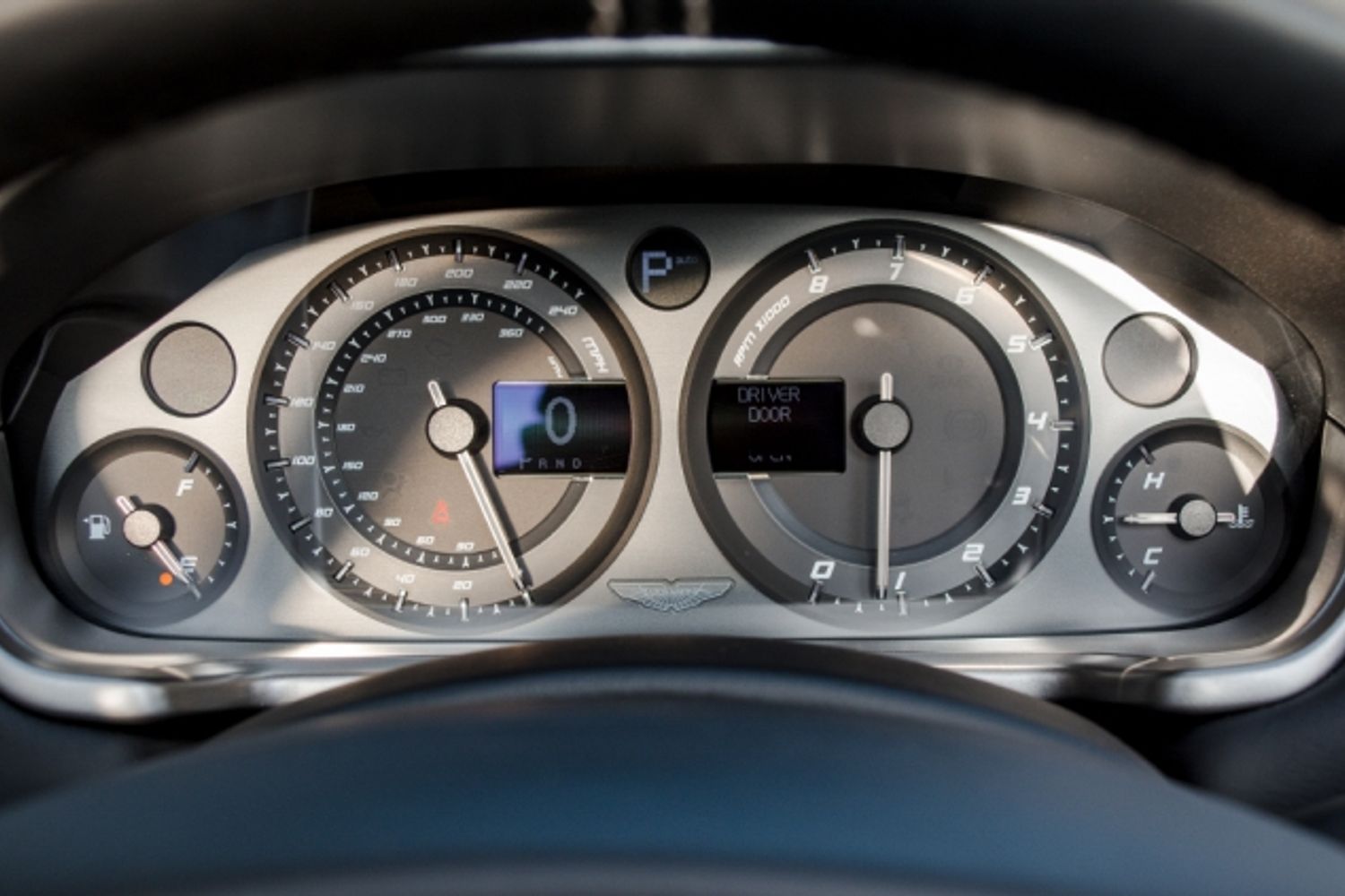 ASTON MARTIN Vanquish Volante Carbon Edition - Touchtronic II