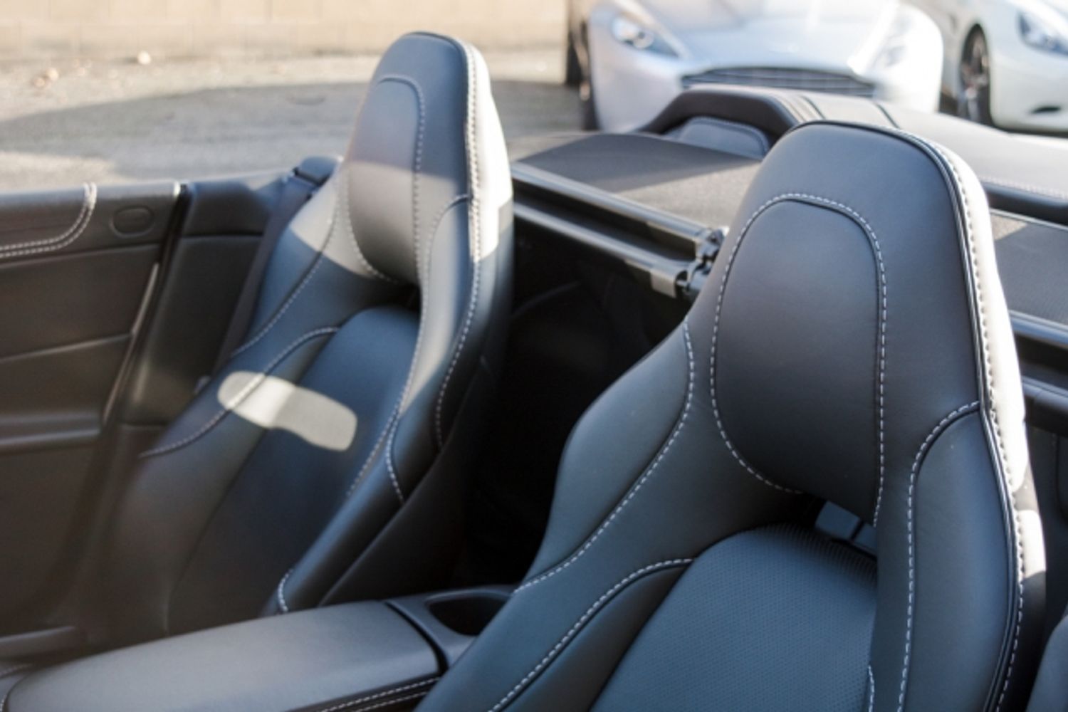 ASTON MARTIN Vanquish Volante Carbon Edition - Touchtronic II