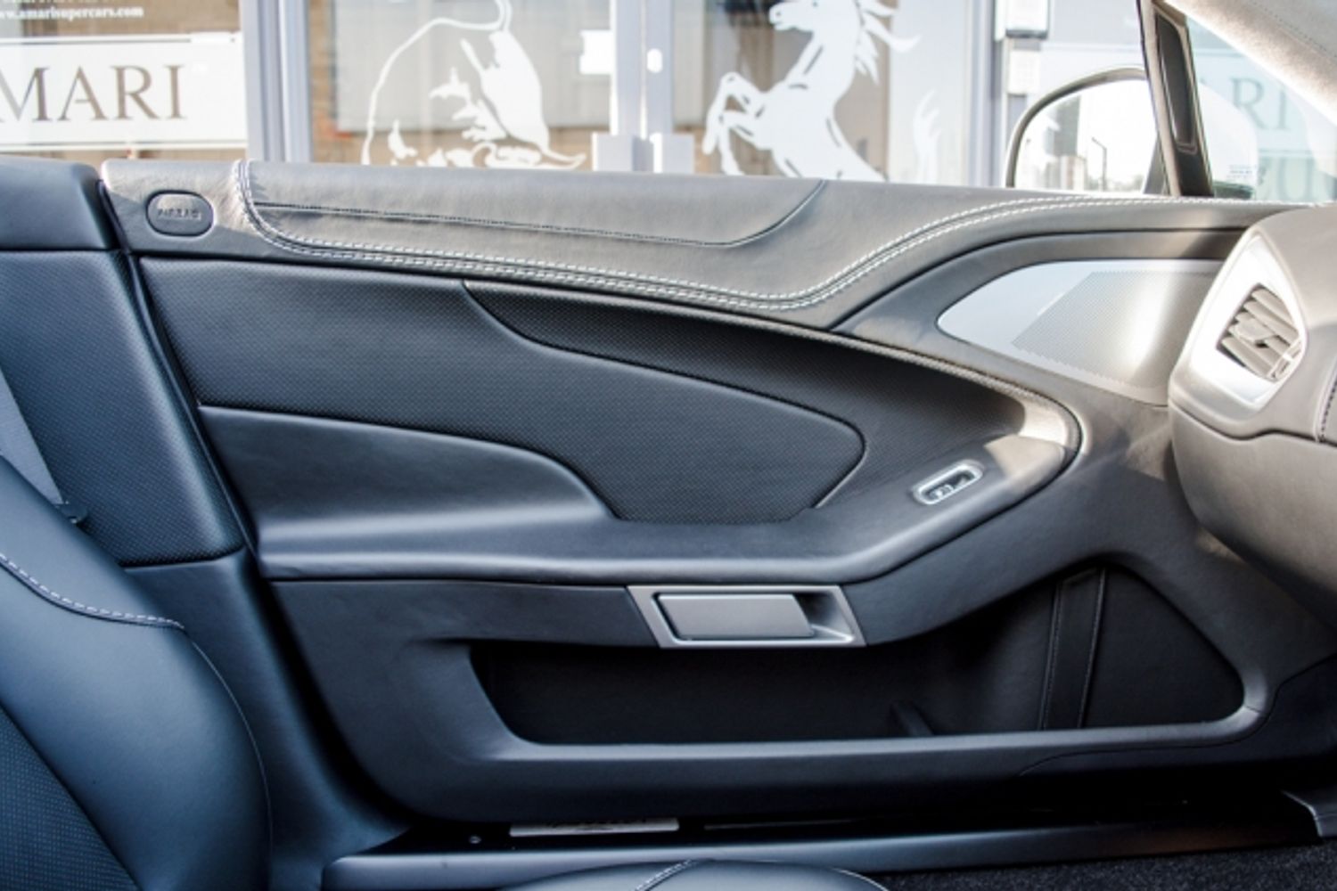 ASTON MARTIN Vanquish Volante Carbon Edition - Touchtronic II