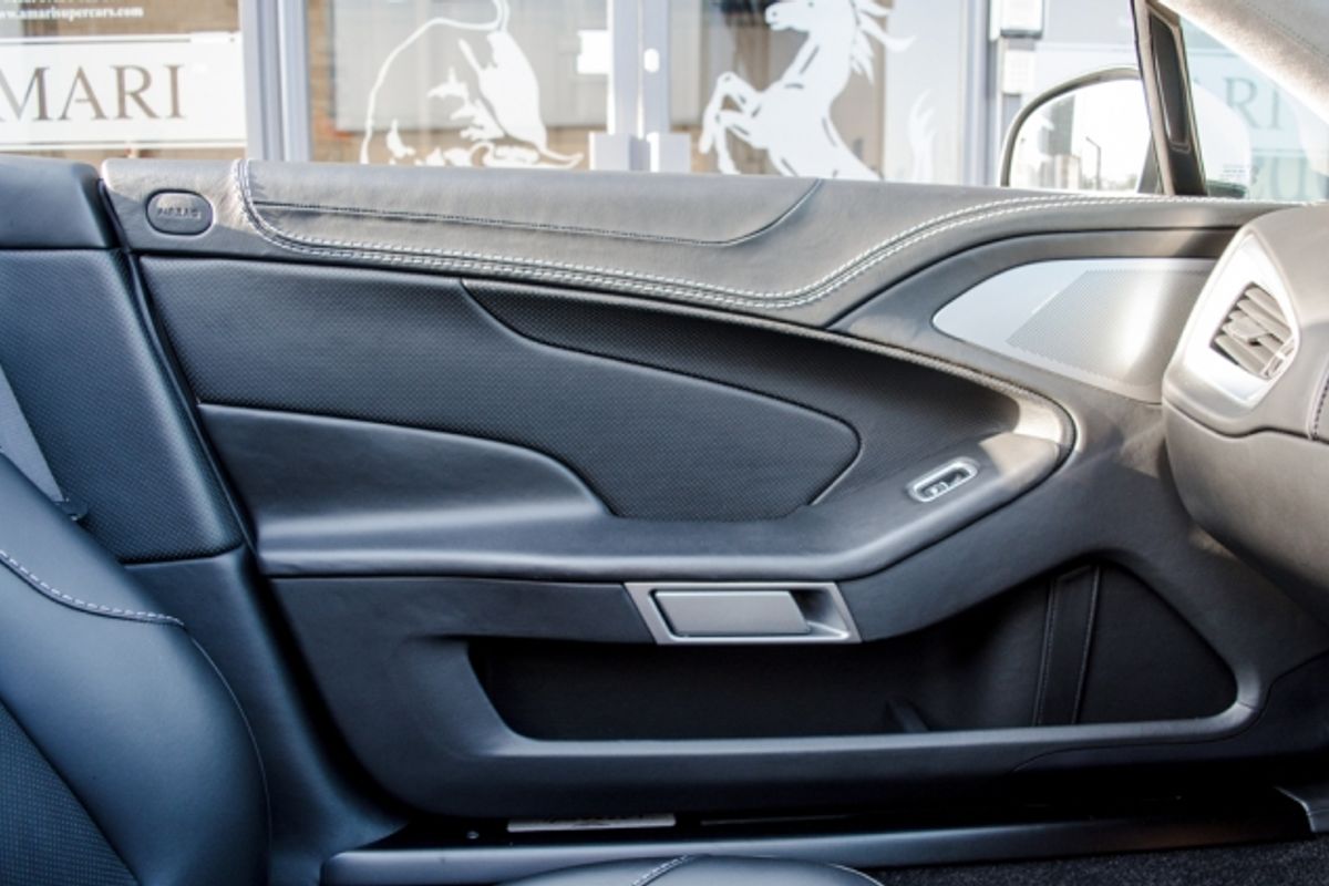 ASTON MARTIN Vanquish Volante Carbon Edition - Touchtronic II