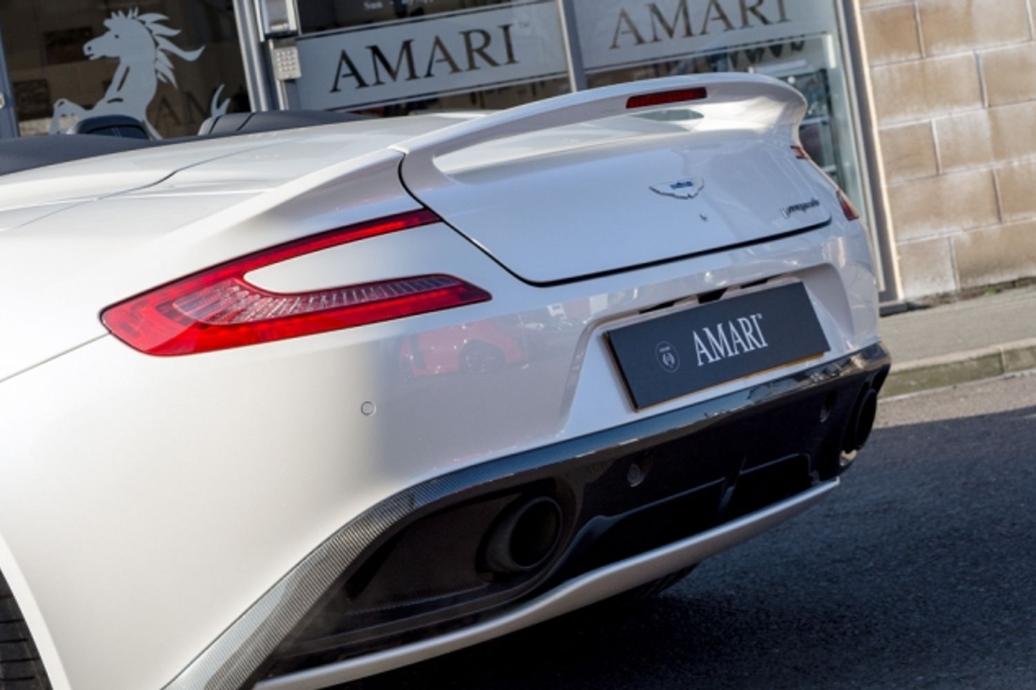 ASTON MARTIN Vanquish Volante Carbon Edition - Touchtronic II