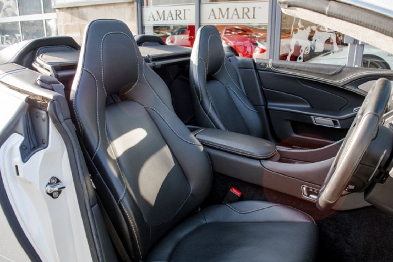 ASTON MARTIN Vanquish Volante Carbon Edition - Touchtronic II