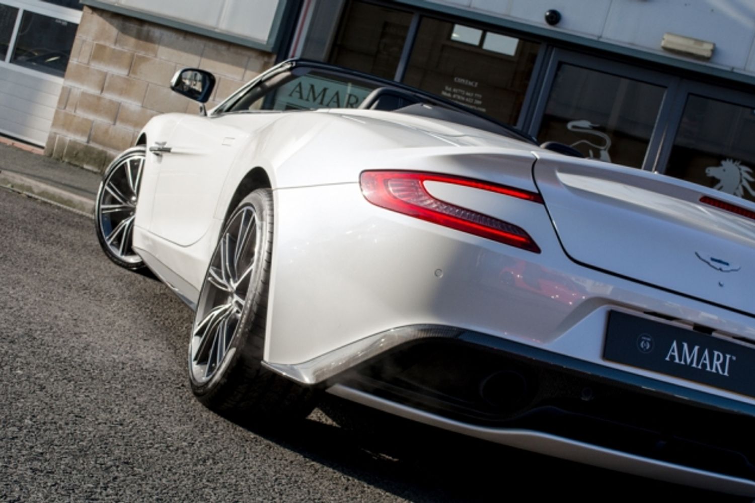 ASTON MARTIN Vanquish Volante Carbon Edition - Touchtronic II