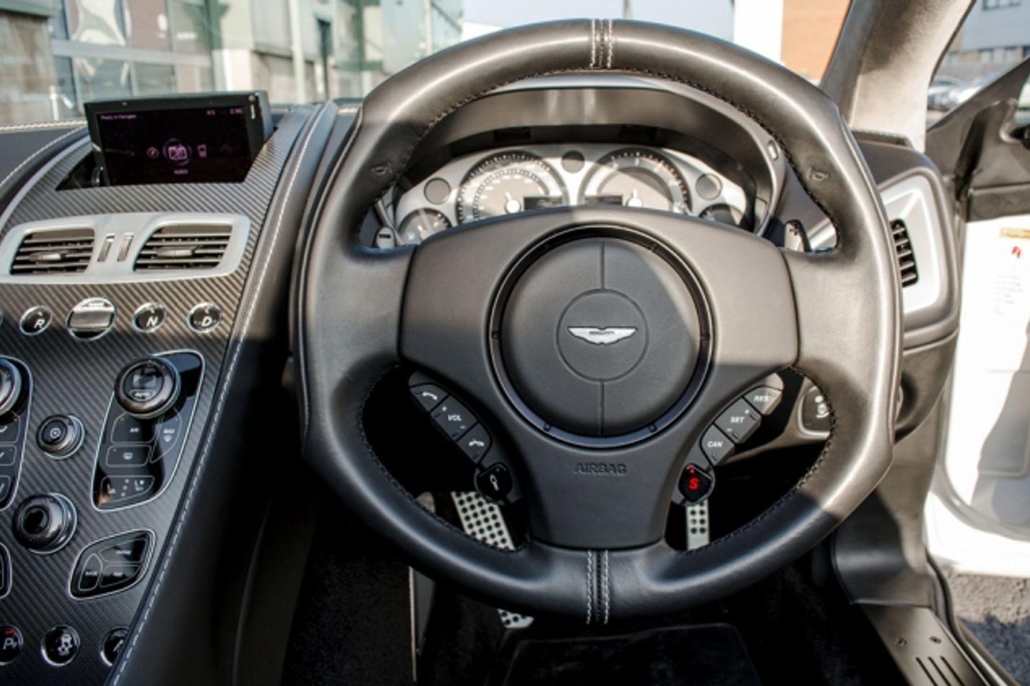 ASTON MARTIN Vanquish Volante Carbon Edition - Touchtronic II