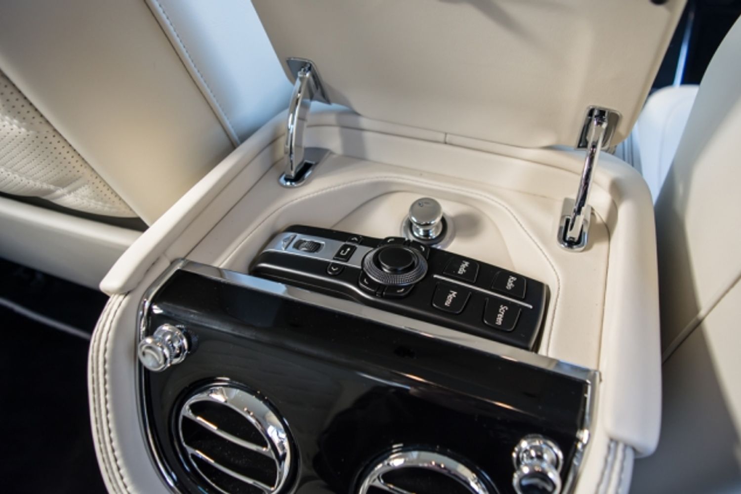 BENTLEY MULSANNE PETROL Saloon 6.8 SPEED 4DR Automatic