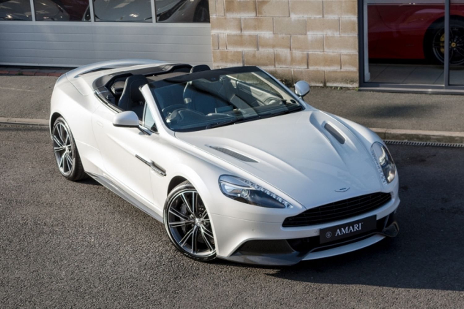 ASTON MARTIN Vanquish Volante Carbon Edition - Touchtronic II
