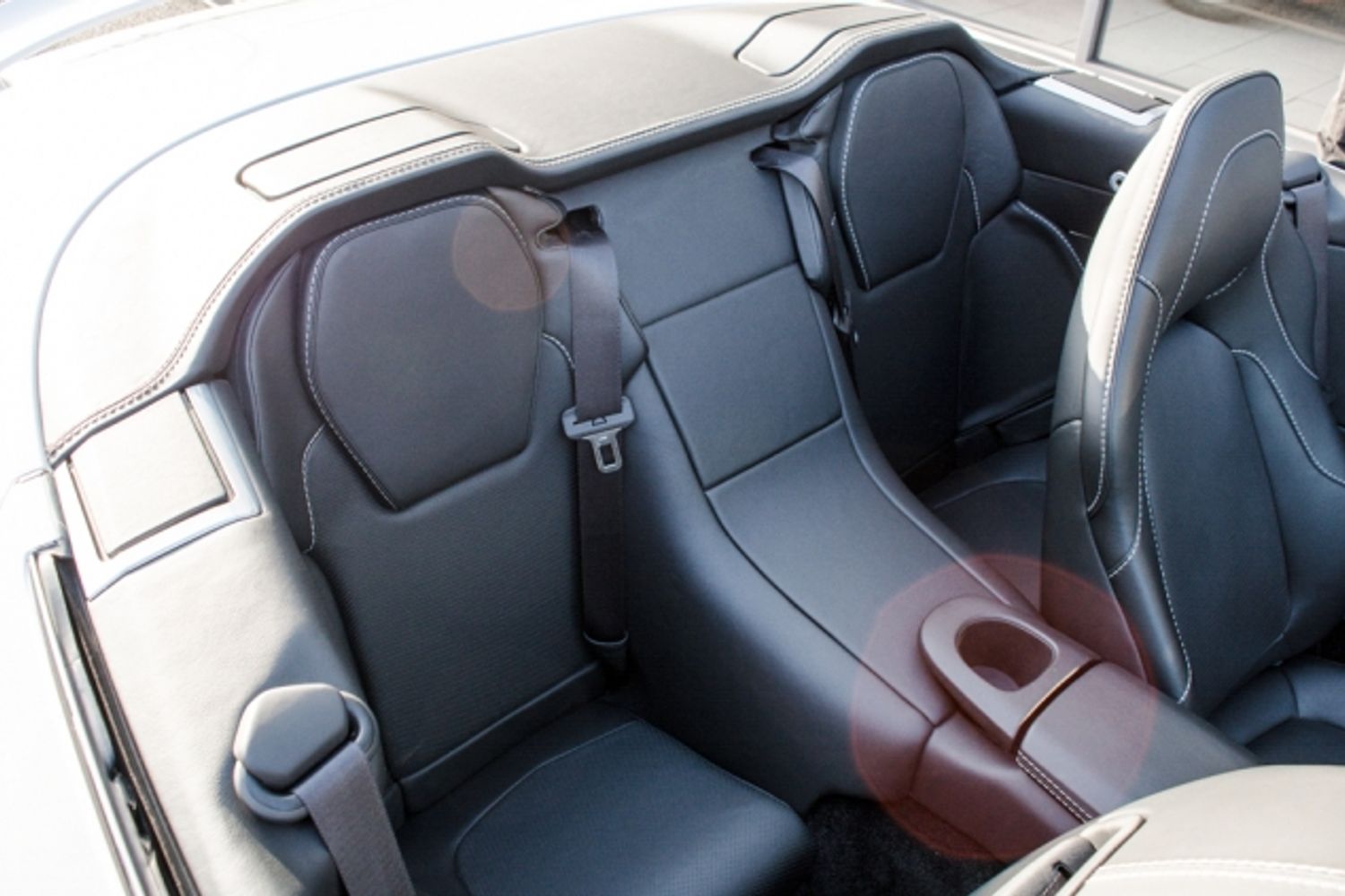 ASTON MARTIN Vanquish Volante Carbon Edition - Touchtronic II