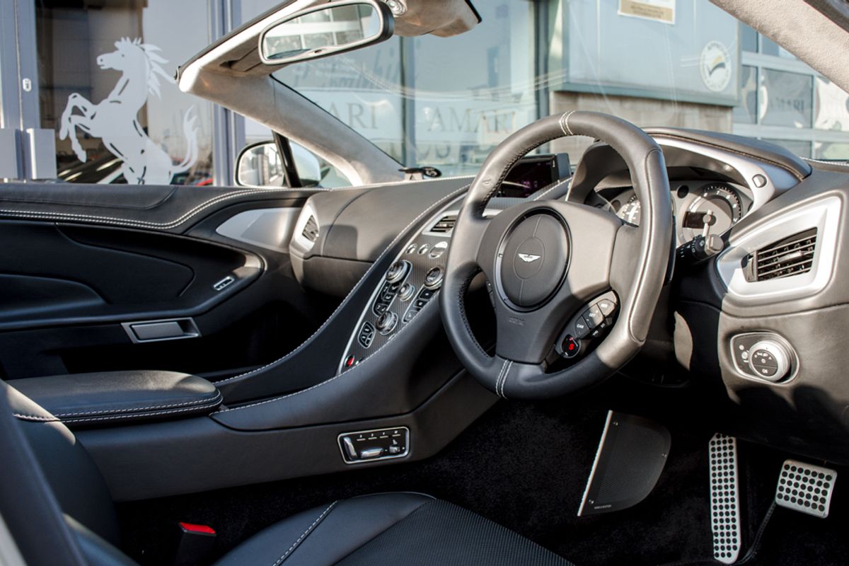 ASTON MARTIN Vanquish Volante Carbon Edition - Touchtronic II