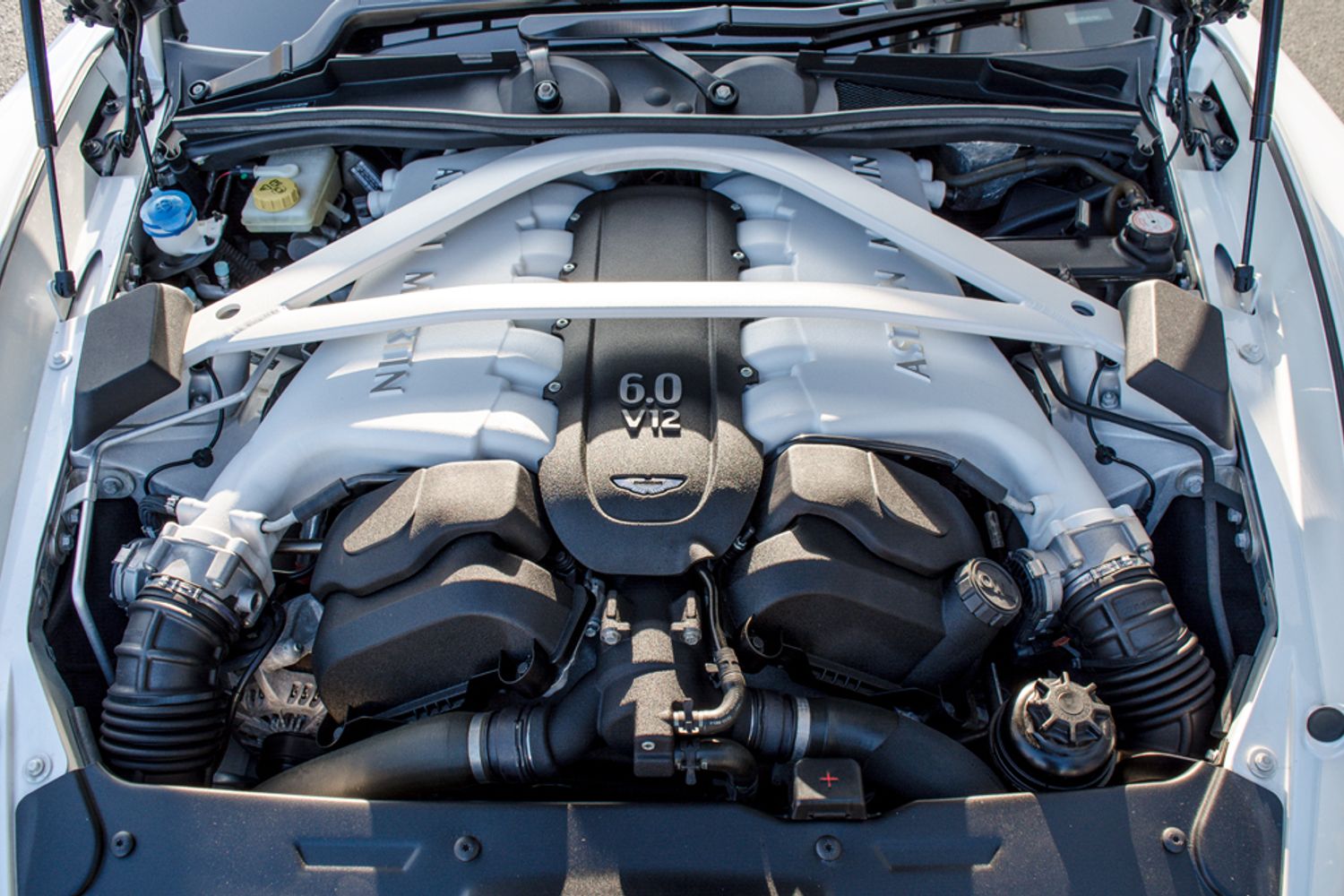 ASTON MARTIN Vanquish Volante Carbon Edition - Touchtronic II