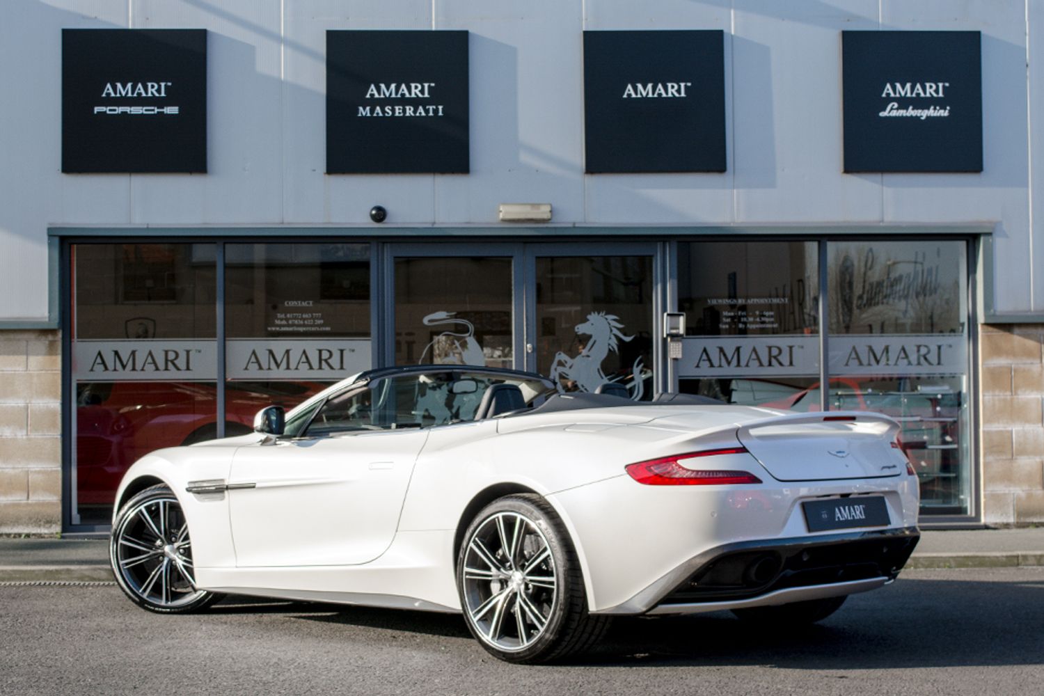 ASTON MARTIN Vanquish Volante Carbon Edition - Touchtronic II
