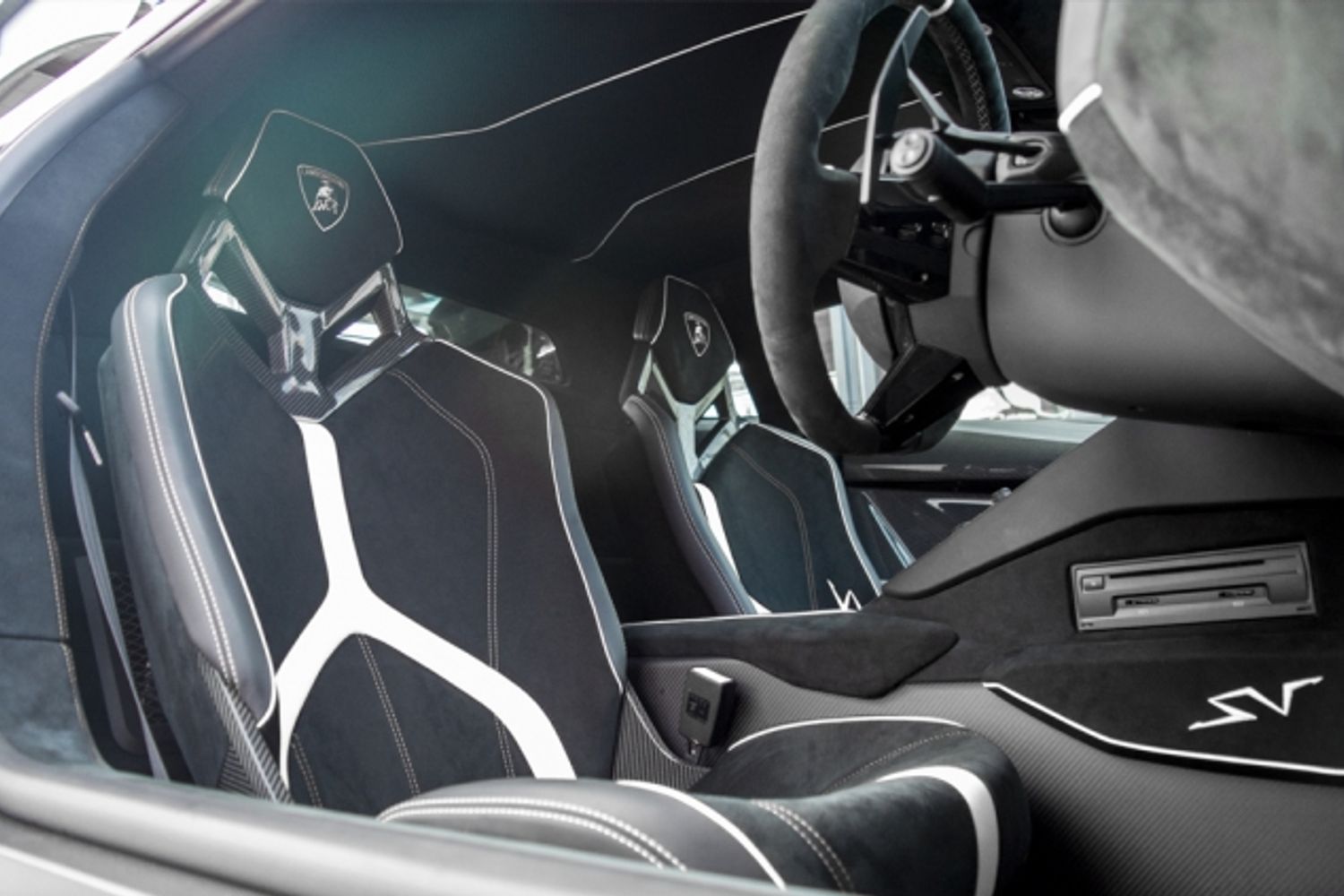 LAMBORGHINI AVENTADOR SV