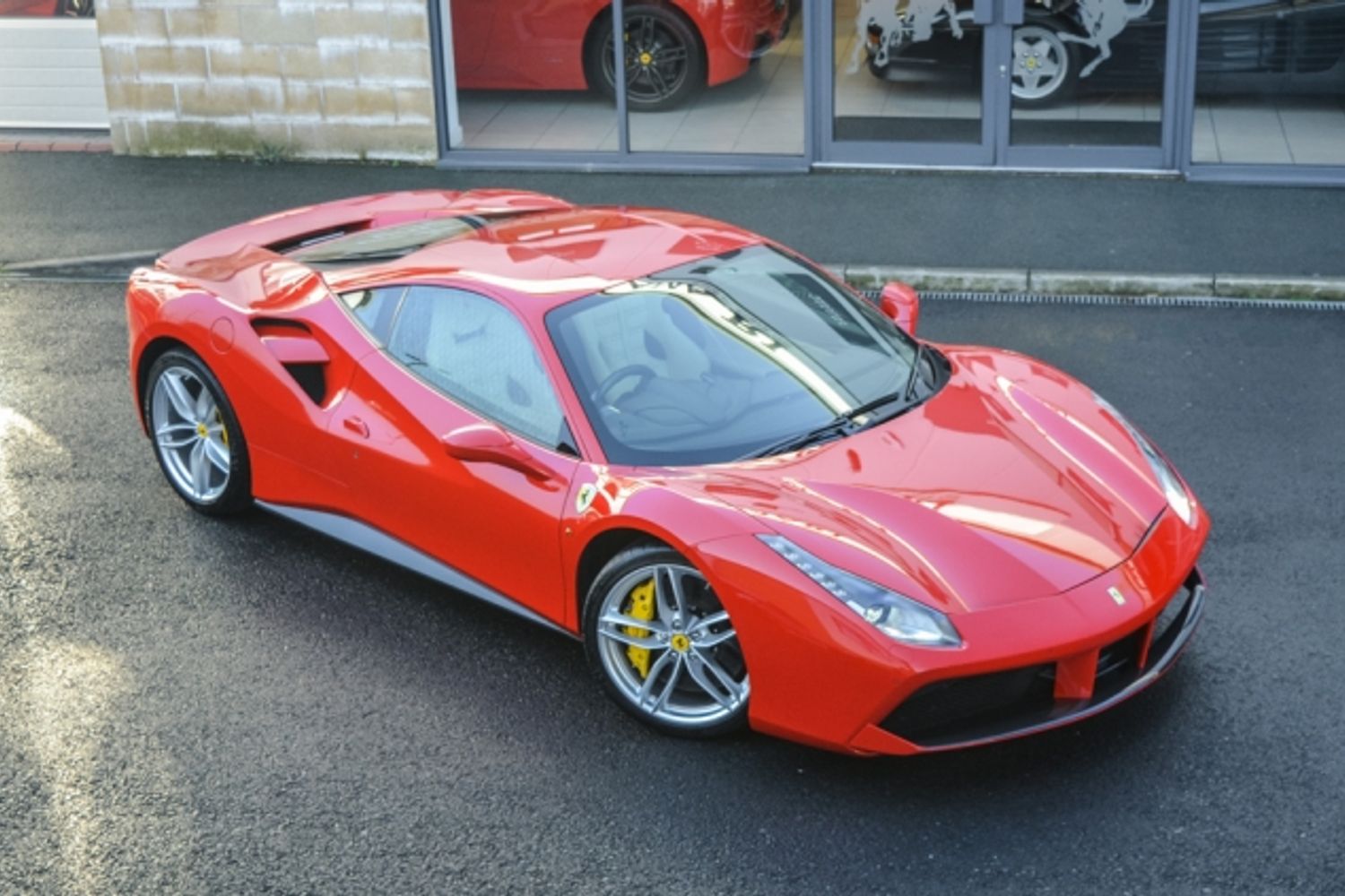 FERRARI 488 PETROL Coupe 3.9 GTB 2DR Semi Automatic