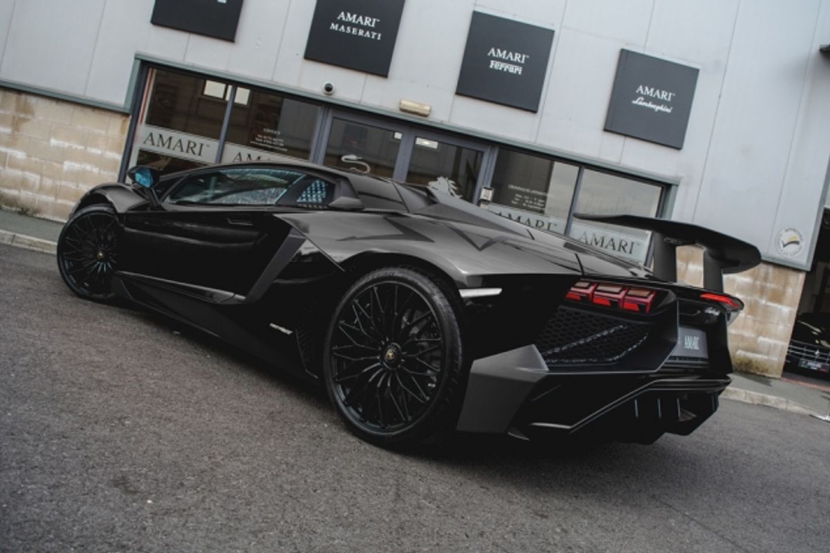 LAMBORGHINI AVENTADOR SV