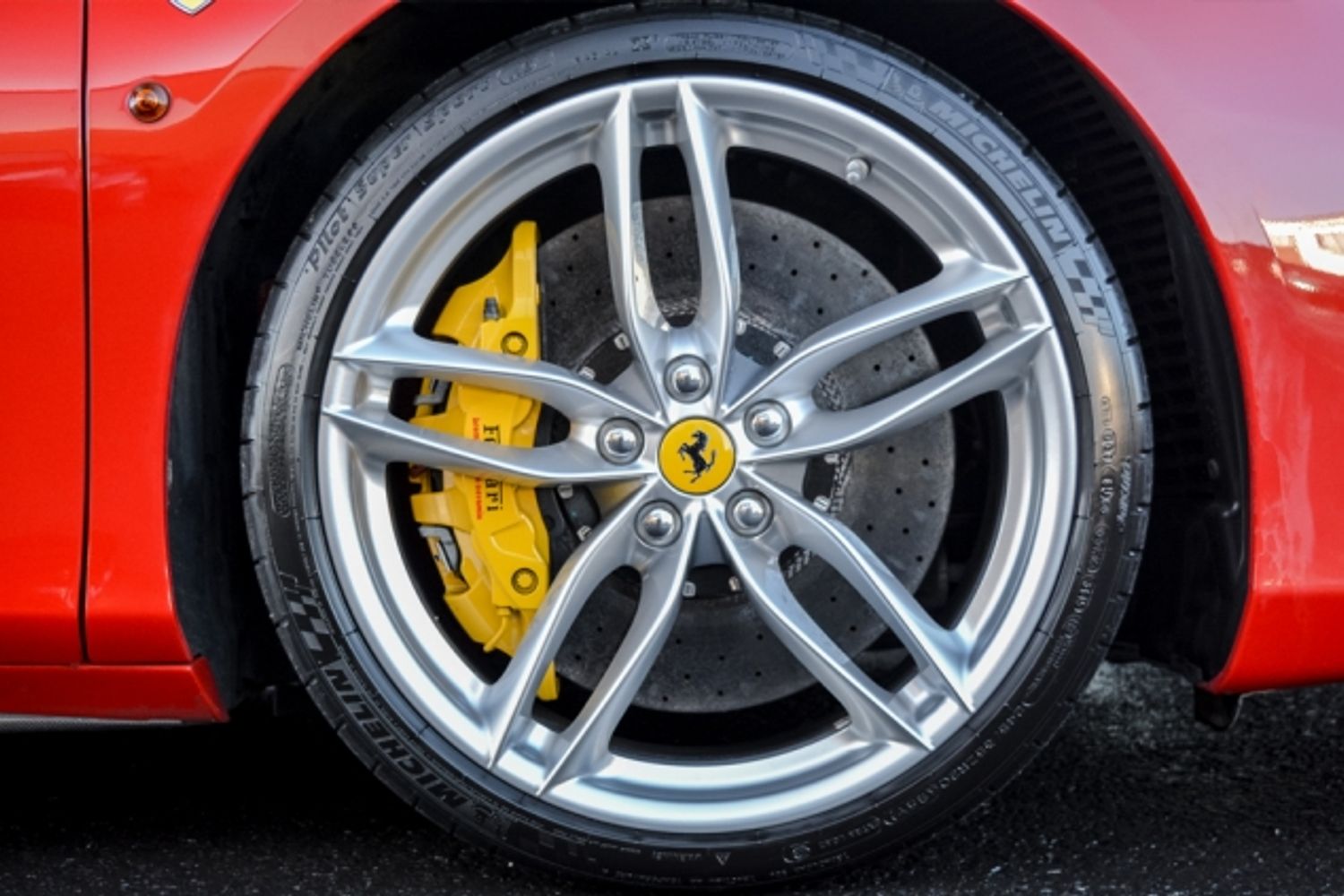 FERRARI 488 PETROL Coupe 3.9 GTB 2DR Semi Automatic