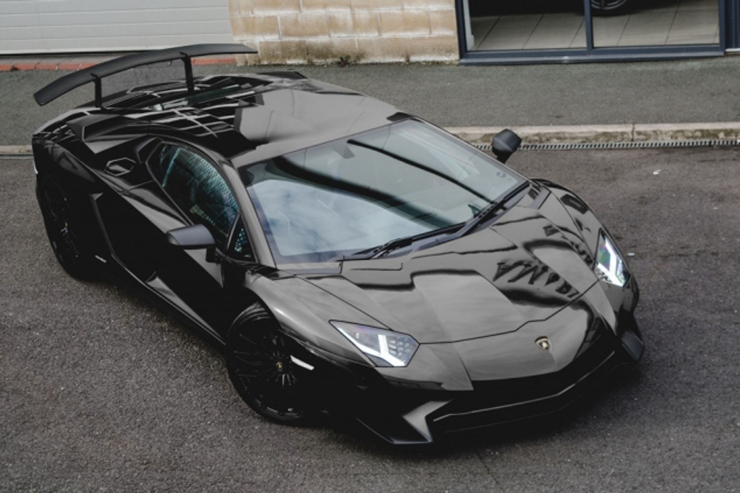 LAMBORGHINI AVENTADOR SV