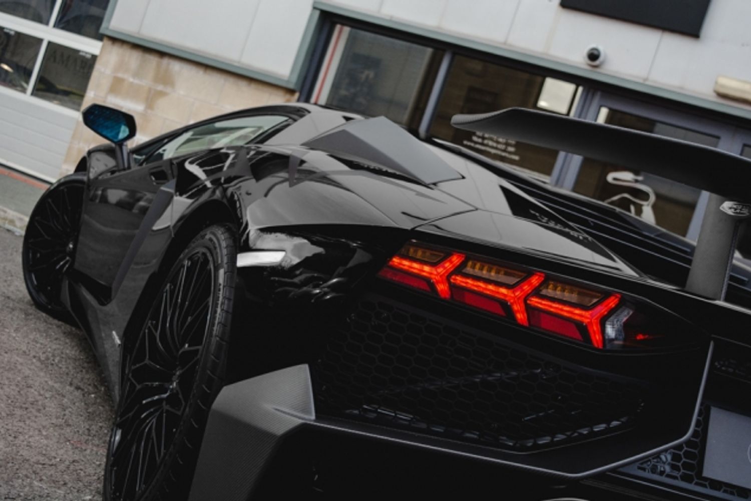 LAMBORGHINI AVENTADOR SV