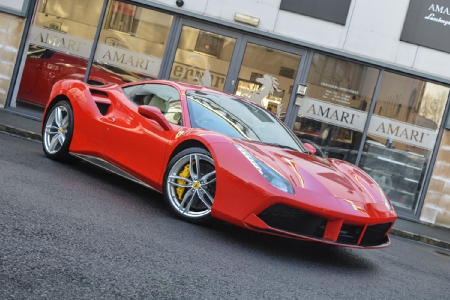 FERRARI 488 PETROL Coupe 3.9 GTB 2DR Semi Automatic