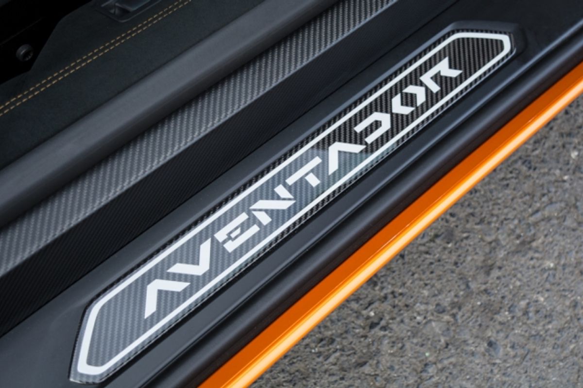 LAMBORGHINI AVENTADOR COUPE 6.5 LP 750-4 SUPERVELOCE 2DR SEMI AUTO